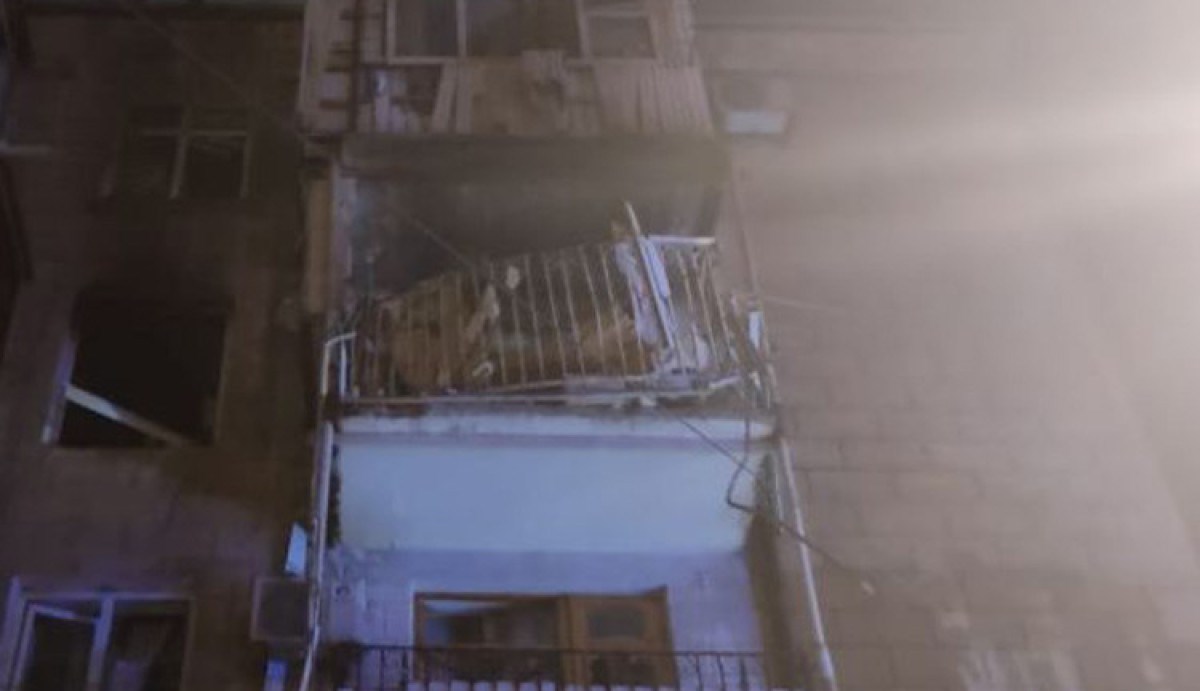 Bakıda yaşayış binasındakı partlayışda yaralanan şəxsin vəziyyəti ağırdır