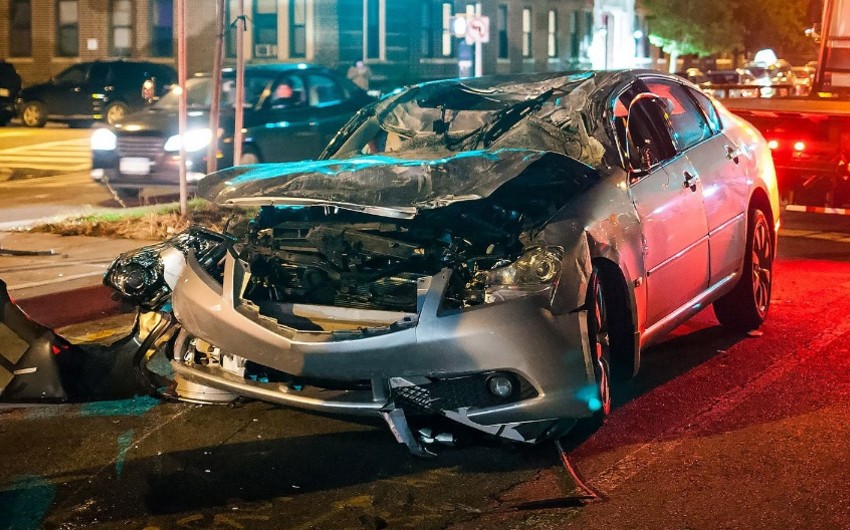 Tarixə düşmüş futbolçu avtomobil qəzasında ölüb