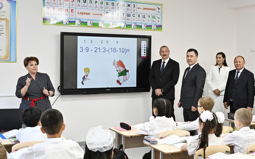 Azərbaycan Prezidenti qırğızıstanlı məktəblilərə Heydər Əliyevin orta təhsil haqqında şəhadətnaməsini nümunə göstərib