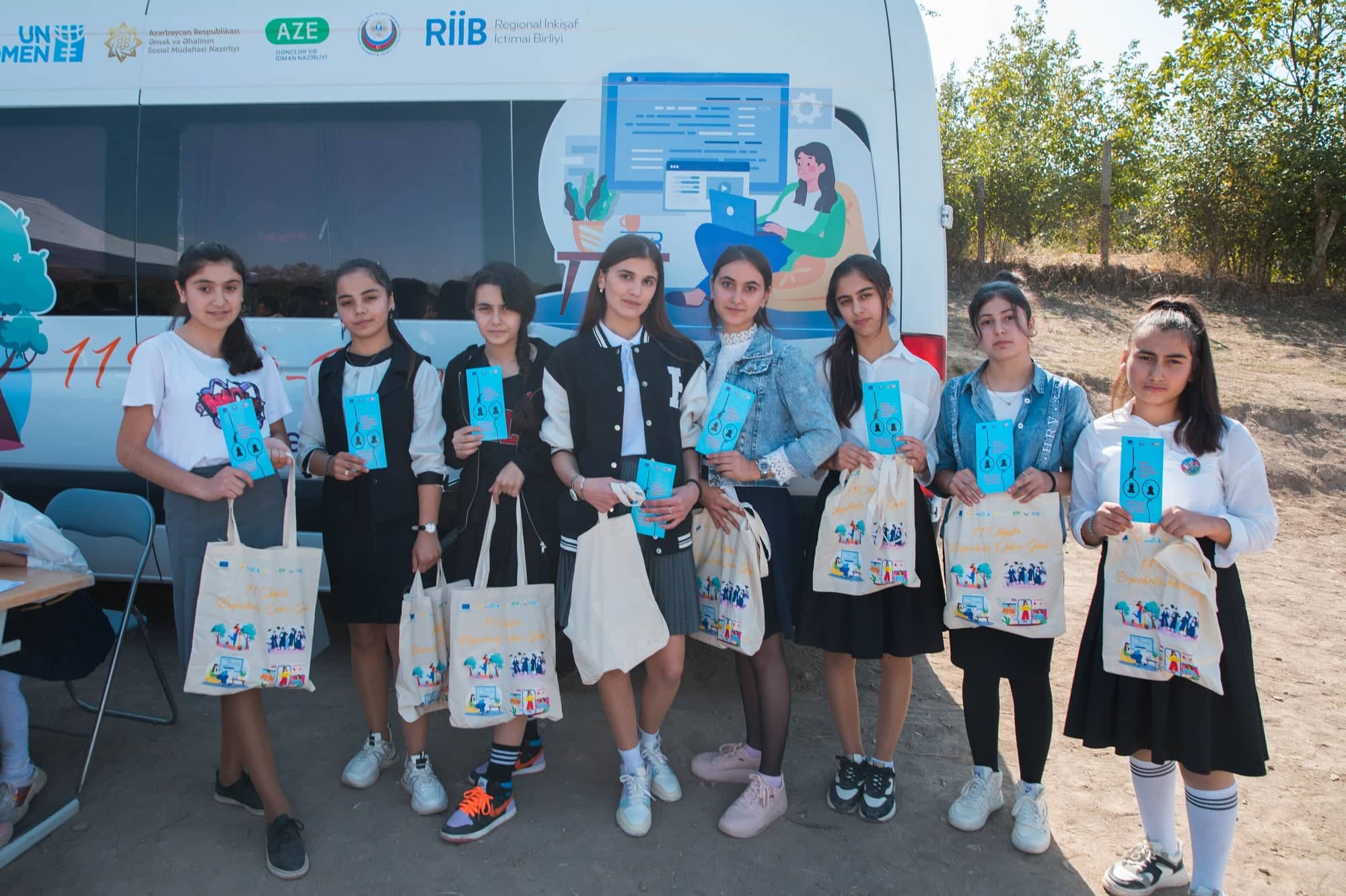 Beynəlxalq Qızlar Gününə həsr olunmuş maarifləndirmə kampaniyası başa çatıb