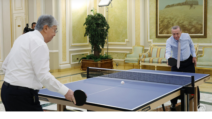 Ərdoğan Tokayevlə stolüstü tennis oynayıb