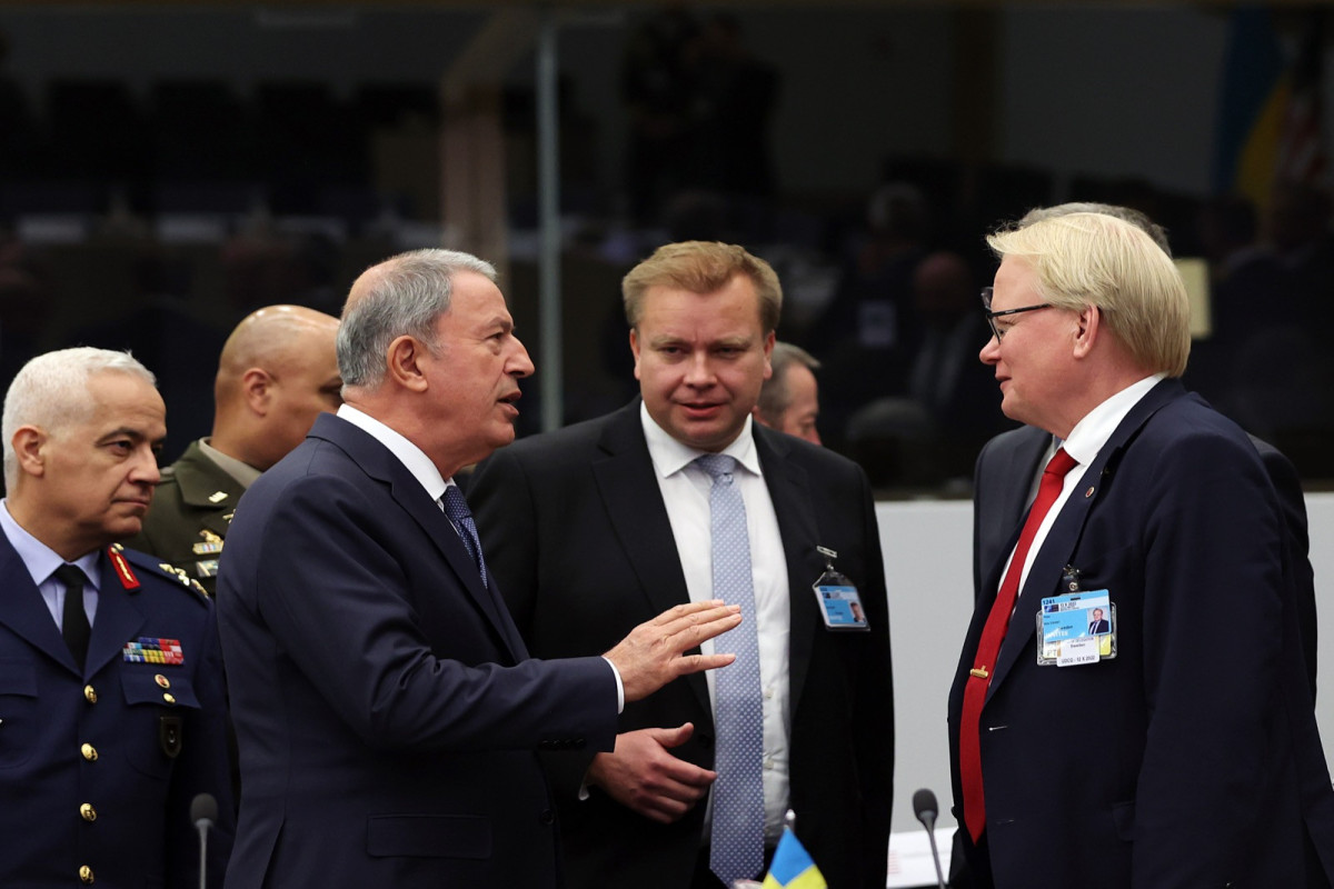 Hulusi Akar İsveçin və Ukraynanın müdafiə nazirləri ilə görüşüb