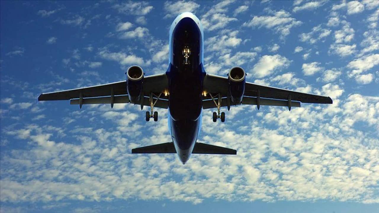 Dalamandan Mançesterə uçan sərnişin təyyarəsi məcburi eniş edib