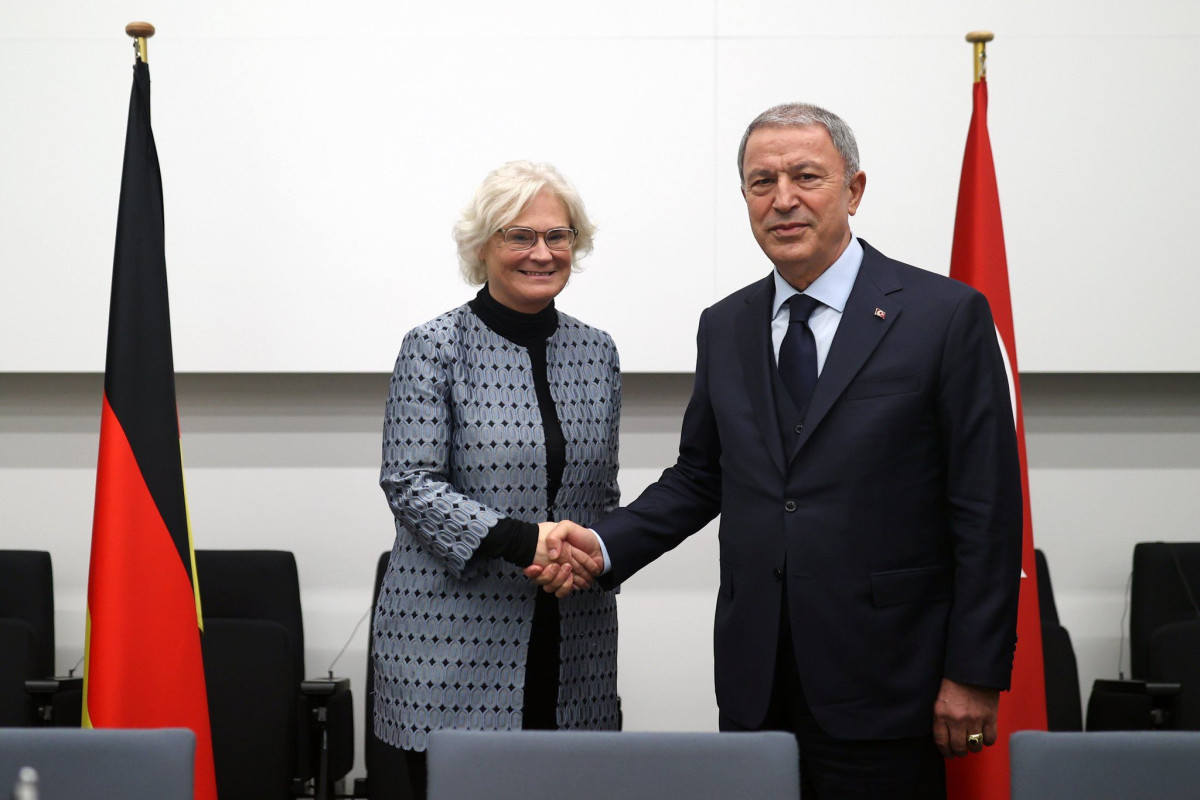 Hulusi Akar NATO qərargahında almaniyalı və fransalı həmkarı ilə görüşüb