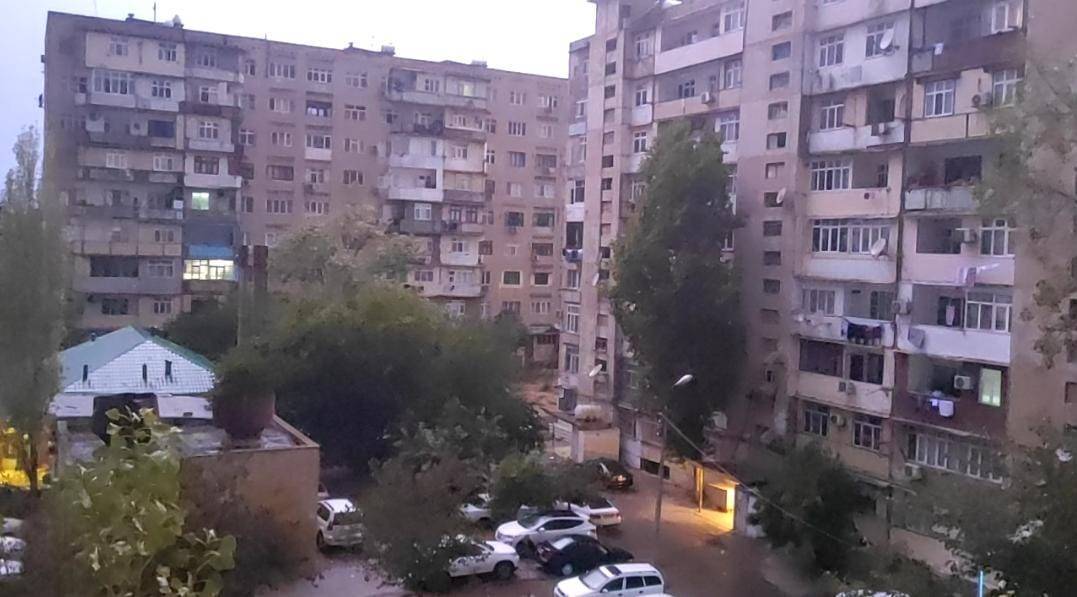 Bakıda gecə çaxan ildırım əhalini qorxuya saldı – VİDEO