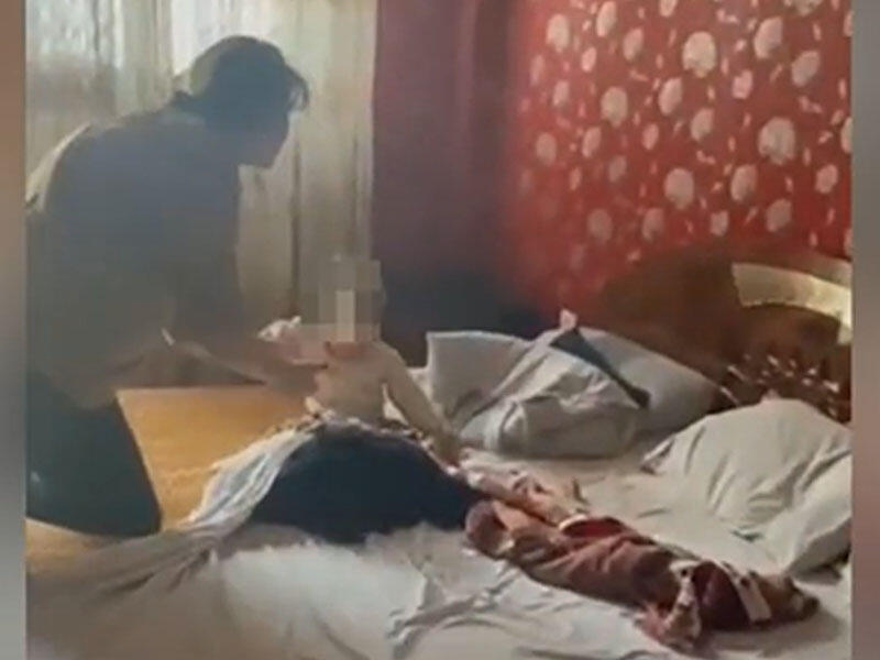 Köməksiz qalan şəxs xilas edildi - VİDEO