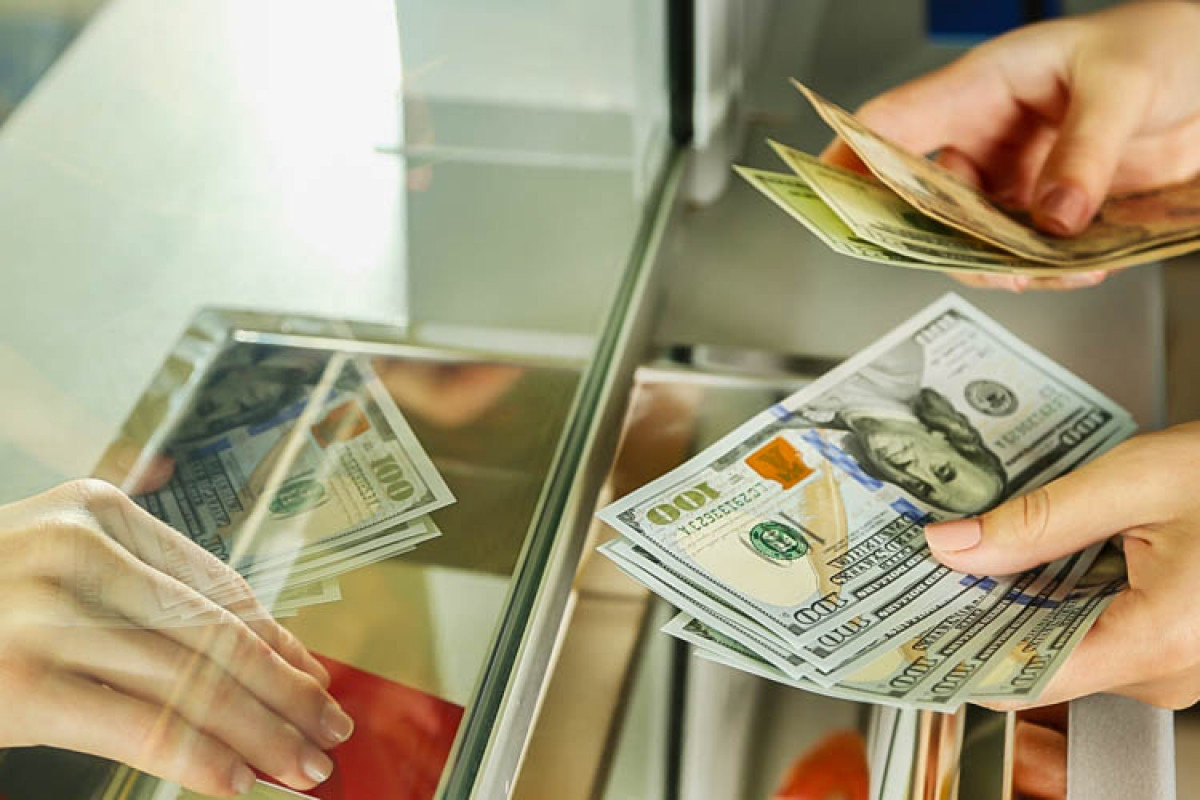 Rusiyadan xarici valyutanın çıxarılmasına qoyulan qadağa ləğv edilir