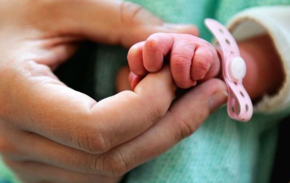 Qubada doğuş zamanı ana və körpəsi ölüb