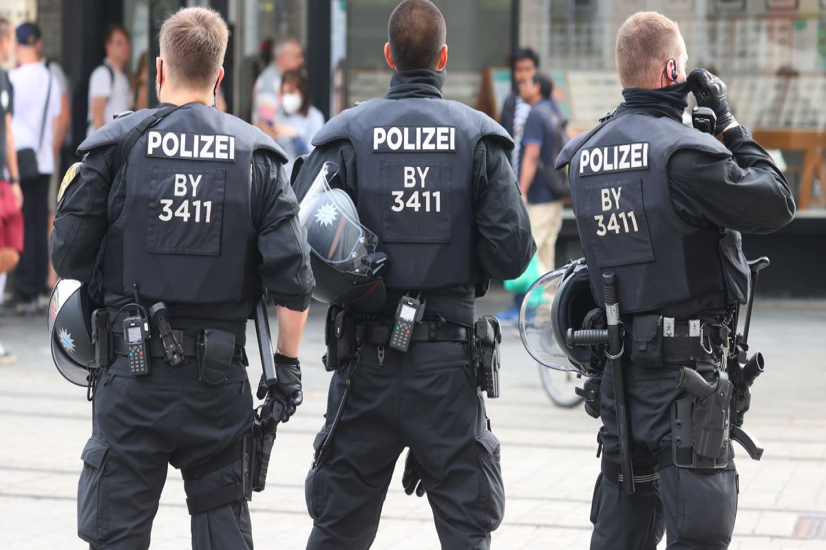 Almaniyada naməlum şəxs bıçaqla insanlara hücum edib, ölənlər var