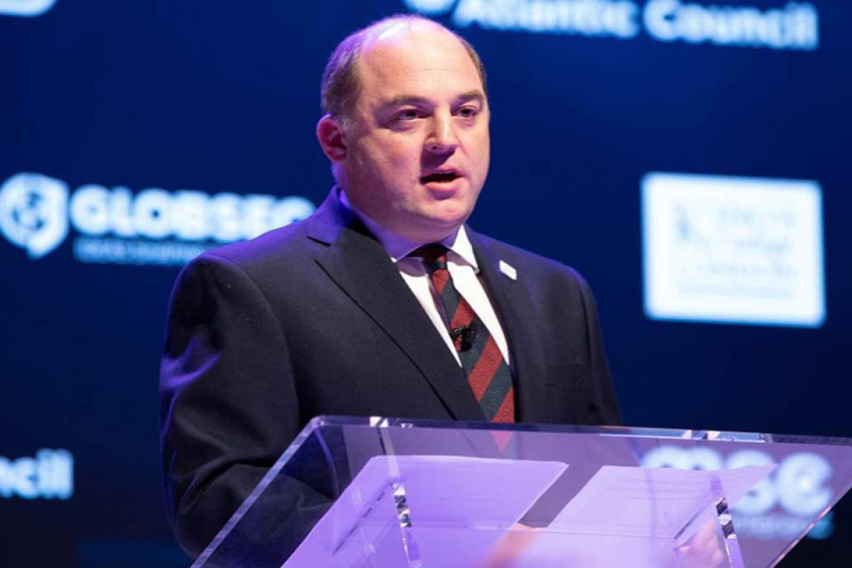 Britaniyanın müdafiə naziri ABŞ-a təcili səfər edib