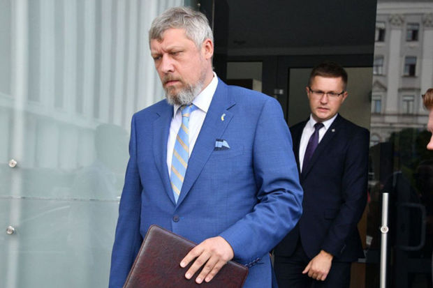 Zelenski adı qalmaqala qarışan Ukraynanın Qazaxıstandakı səfirini istefaya göndərdi