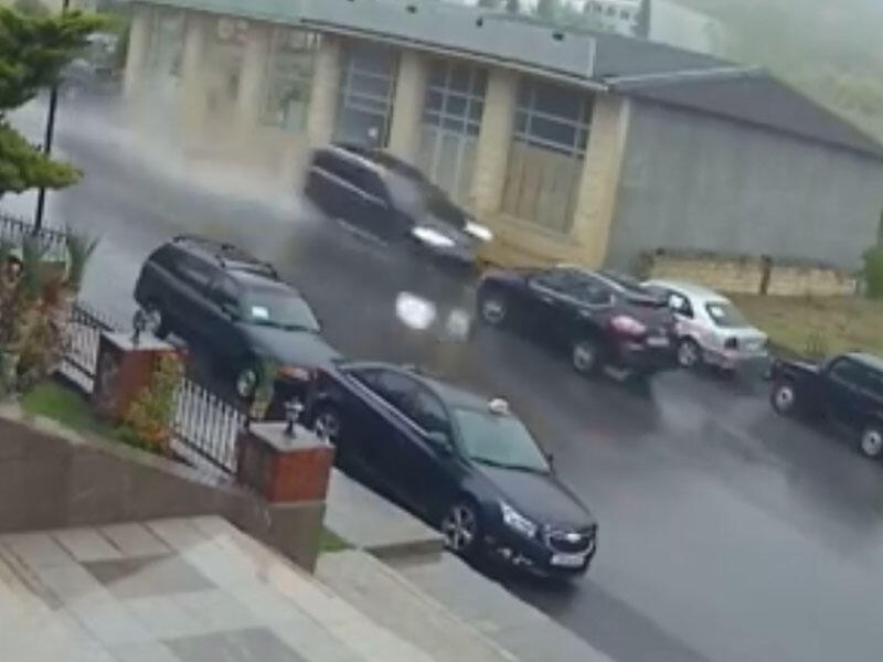 Baş həkimin xəsarət aldığı dəhşətli qəzanın görüntüləri yayıldı - anbaan VİDEO