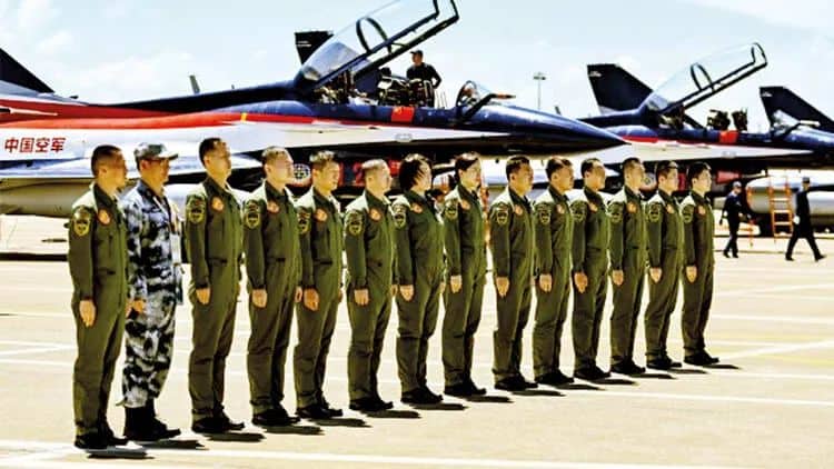 İngilis pilotları Çin ordusuna təlim keçir