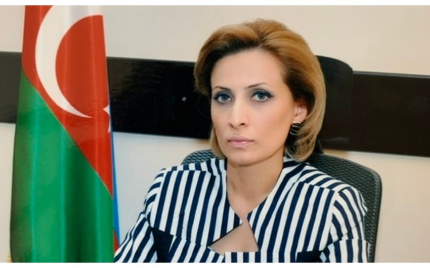 Şəhidlərin xatirəsi anılan zaman ayağa durmayan məktəb direktoru cəzalandırılıb