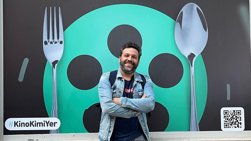 Bakıda məşhur aktyorun kafesinin lövhəsi söküldü (FOTO/VİDEO)