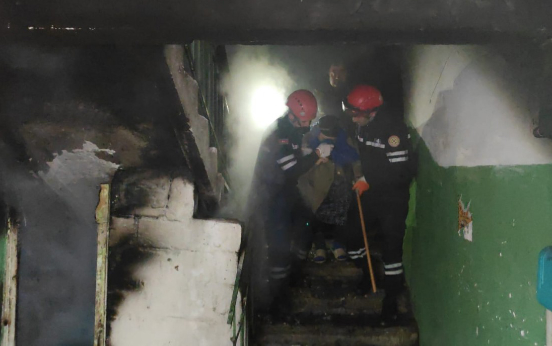 Xaçmazda yanan yataqxanadan 15 nəfər təxliyə edilib - Foto