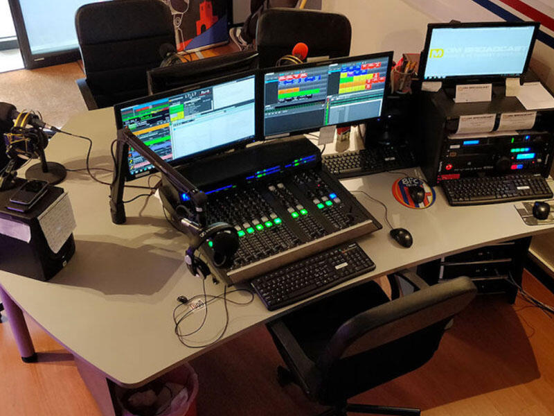 Radio aparıcısı canlı yayımda öldü