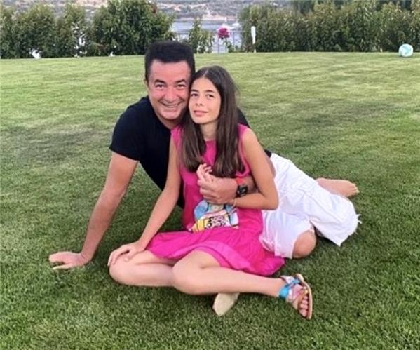 Acun Ilıcalının qızının ayaqqabısının qiyməti müzakirələrə səbəb oldu - Şok qiymət