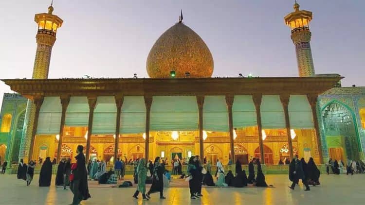 İranda şiə ziyarətgahına hücum edilib