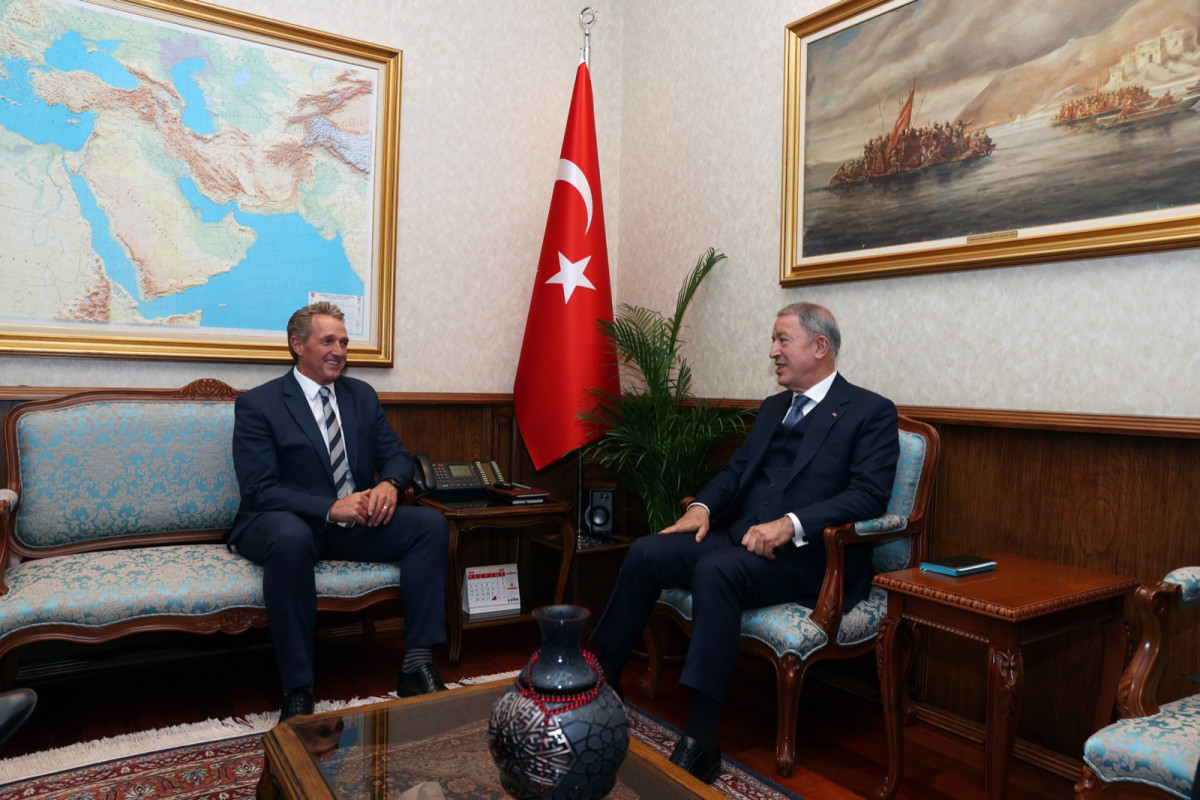 Hulusi Akar ABŞ-ın Türkiyədəki səfiri ilə görüşüb