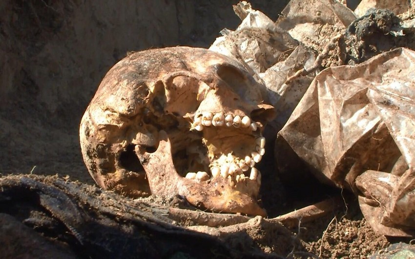 İtkin düşənlərə məxsus olması ehtimal olunan 450-dən çox meyit qalıqları ekshumasiya edilib