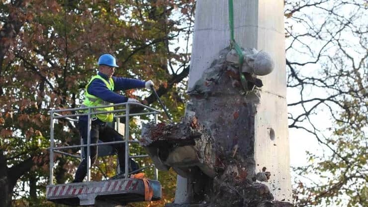 Polşada sovet dövrünə aid abidələr dağıdılıb