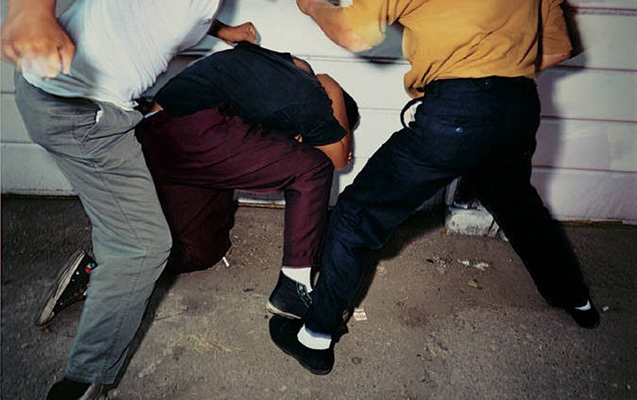 15 yaşlı yeniyetmə ona tərs baxan həmyerlisini bıçaqladı