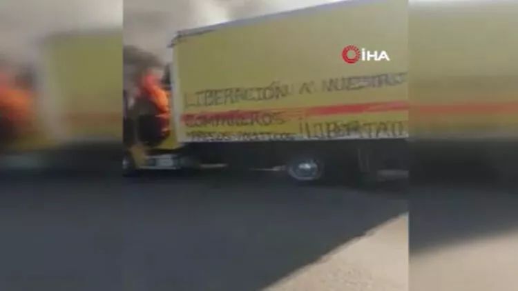 Meksikada tələbələr avtomobilləri yandırıblar