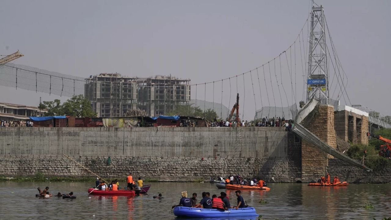 Hindistanda körpü qəzasına görə 9 nəfər həbs EDİLİB