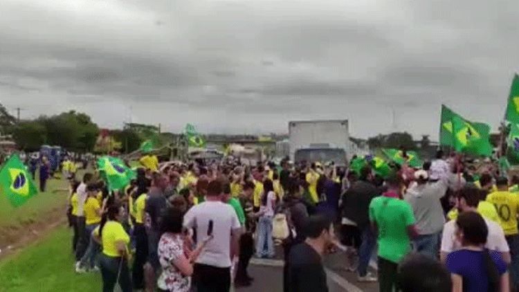 Braziliyada Bolsonaro tərəfdarlarının üzərinə avtomobil düşüb