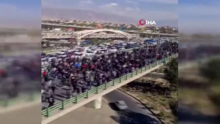 İranda etirazçılarla təhlükəsizlik qüvvələri arasında toqquşma baç verib : 1 ÖLÜ