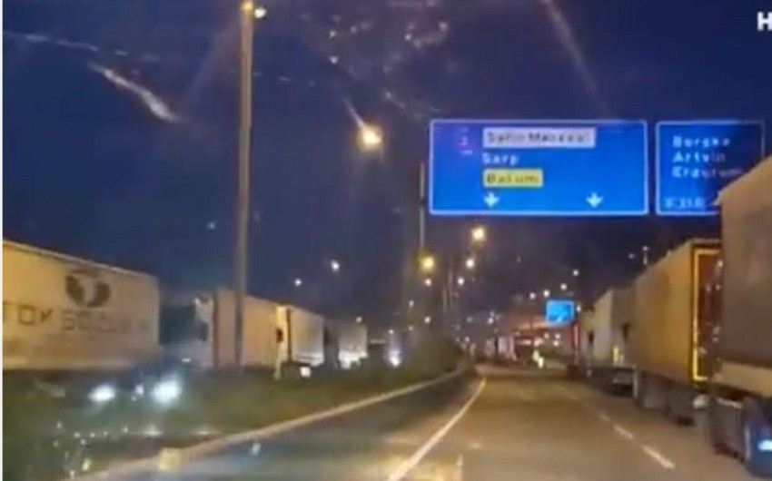 Türkiyə-Gürcüstan sərhədində yük maşınlarının 10 km-lik növbəsi yaranıb