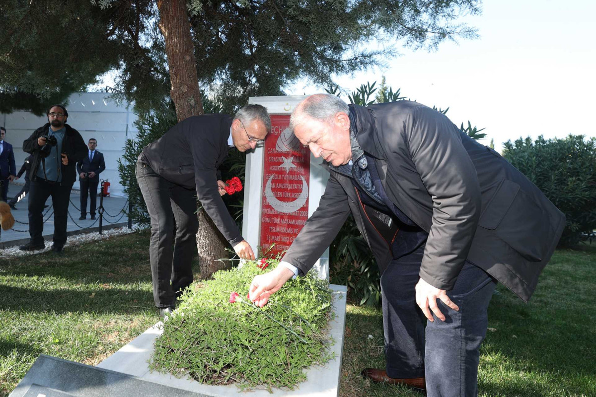 Stoltenberq Çanaqqala Şəhidlər abidəsini ziyarət edib - FOTO