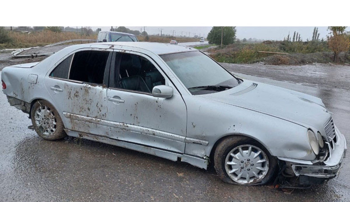 Sabirabadda avtomobil kanala aşıb, 2 nəfər ölüb - FOTO