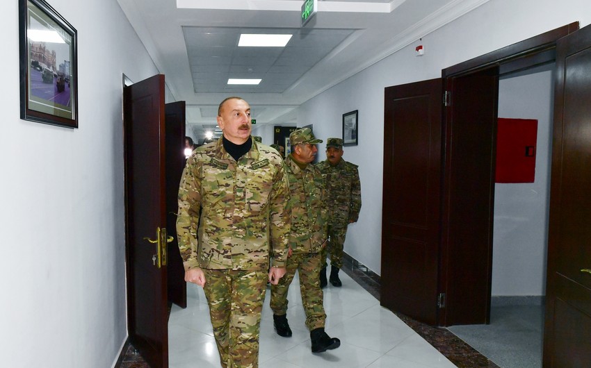 Prezident hərbçilər üçün yeni istifadəyə verilmiş yaşayış binaları ilə tanış olub