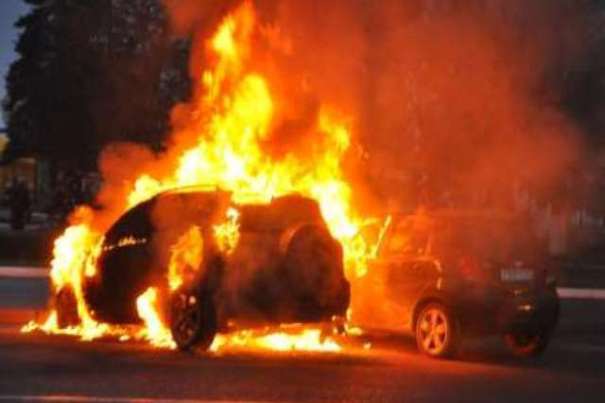 Ələtdə avtomobil aşıb, sürücü yanaraq ölüb