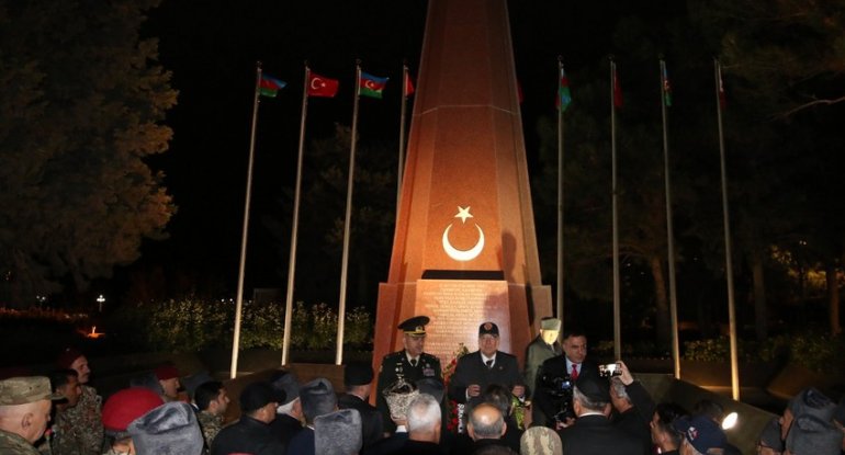 Zəfər Günü ərəfəsində türkiyəli qazilər Bakıya səfər edib