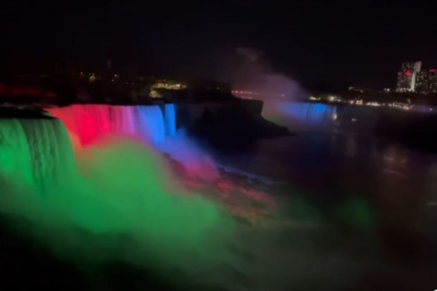 Niaqara şəlaləsi Azərbaycan bayrağının rənglərinə büründü - VİDEO