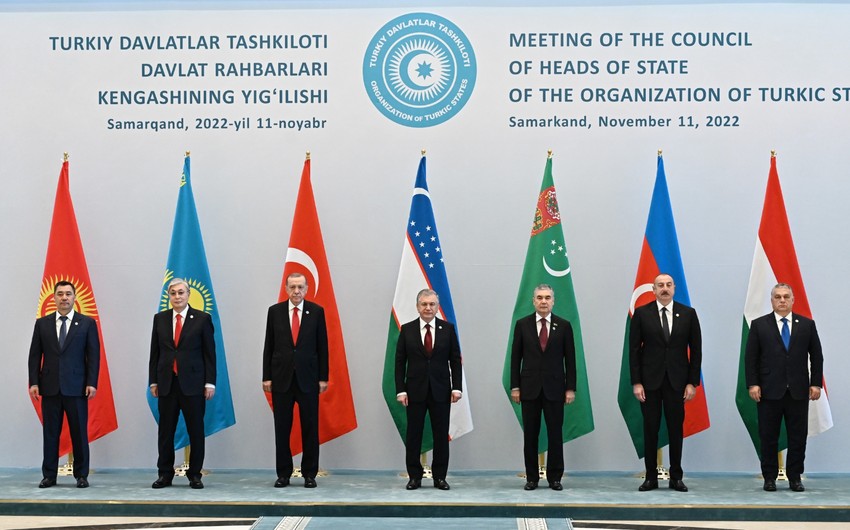 Zirvə Görüşündə iştirak edən dövlət və hökumət başçıları Səmərqəndin 