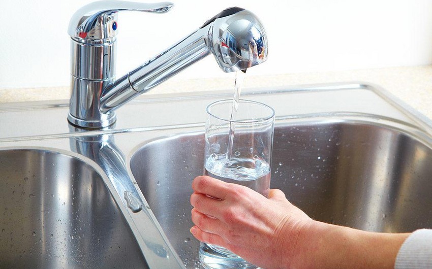 Biləsuvarda su kəmərində qəza olub, şəhərə suyun verilişi dayandırılıb