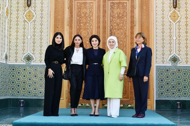 Mehriban Əliyeva “Əbədi şəhər” tarixi-etnoqrafik kompleksi ilə tanış olub - FOTO