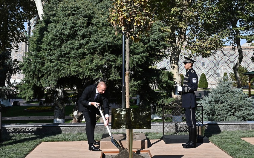 Zirvə Görüşündə iştirak edən dövlət və hökumət başçıları Səmərqəndin 