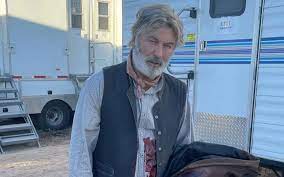 Alek Balduin operatorun çəkiliş zamanı öldürüldüyü filmin heyətini məhkəməyə verib