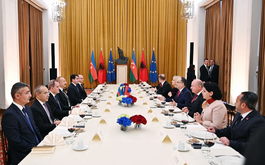 Azərbaycan və Albaniya prezidentlərinin rəsmi lanç əsnasında geniş tərkibdə görüşü olub