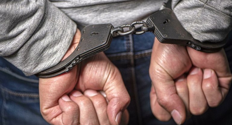 Bakıda nəvə babasının evindən oğurluq edib