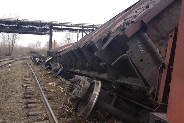 Qazaxıstanda qatar qəzası: 14 vaqon relsdən çıxdı - VİDEO