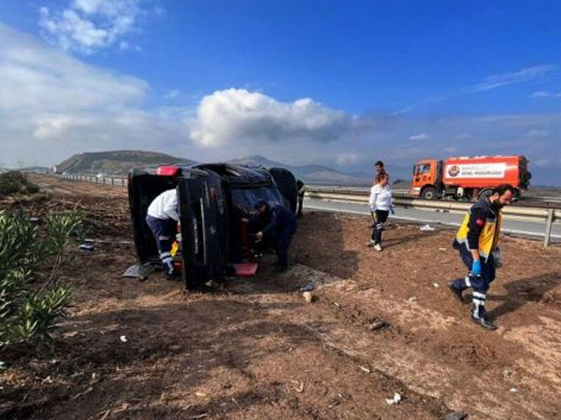 Türkiyədə mikroavtobus qəzaya uğrayıb, ölən və yaralananlar var - FOTO