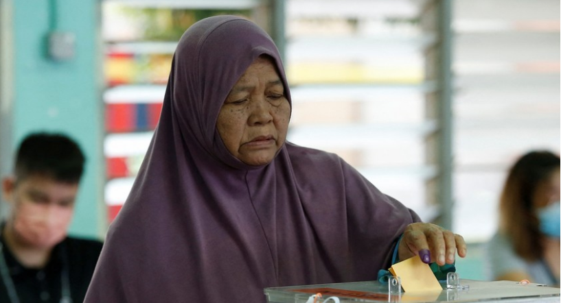 Malayziyada parlament seçkilərində heç bir koalisiya çoxluq qazana bilməyib