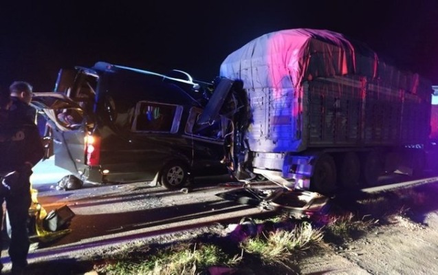 Türkiyədə tanınmış aktyorları daşıyan avtobus qəzaya düşdü - Ölənlər var