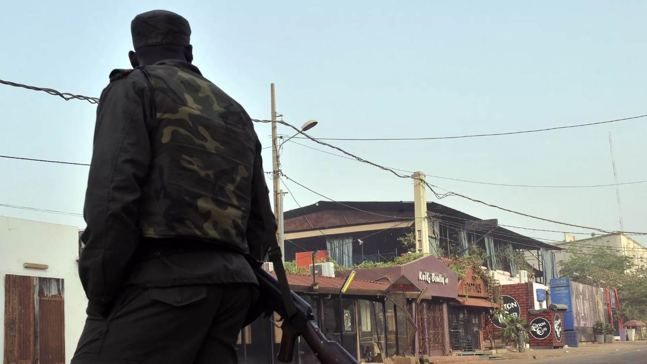 Malidə Fransanın dəstəklədiyi təşkilatlarının fəaliyyətinə qadağa qoyulub